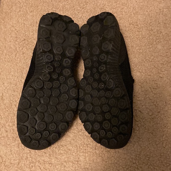 Extremely comfortable black workout shoes. Size 7 - Picture 3 of 7